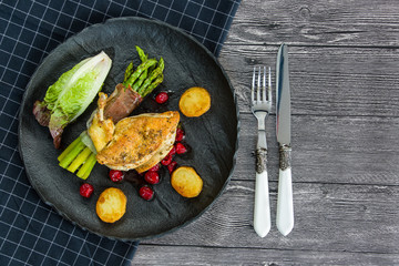 Chicken supreme with asparagus in prosciutto