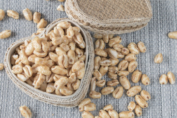 cereales en cajita en forma de corazón 