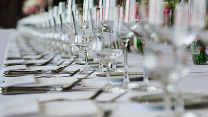 gedeckt tisch auf dem bankett