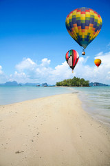 Fototapeta premium Colorful hot air balloon fly over the sea.