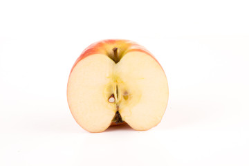 halber Apfel mit Apfelkernen