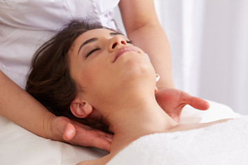 head massage at spa 