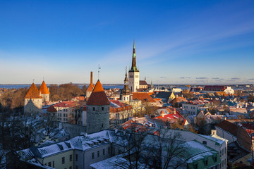 Obraz premium Old Tallinn architecture ensemble. Aerial view of towers, red roofs and biggest church