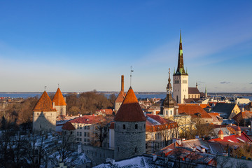 Obraz premium Old Tallinn architecture ensemble. Aerial view of towers, red roofs and biggest church