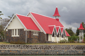 Die Kirche Notre Dame Auxiliatrice in Cap Malheureux im Norden von Mauritius, Afrika.