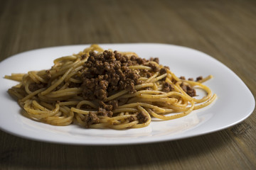 Piatto di spaghetti con sugo alla bolognese