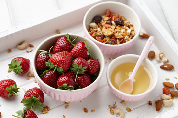 Healthy cereal breakfast with fresh strawberry and honey
