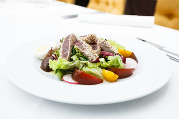 Tuna salad with tomatoes