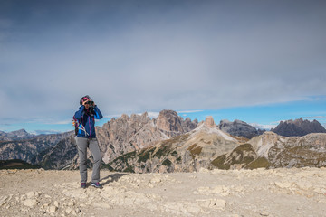 Fototapeta premium pretty young woman in italien dolomites, south tyrol, italien alps, tre cime di lavaredo