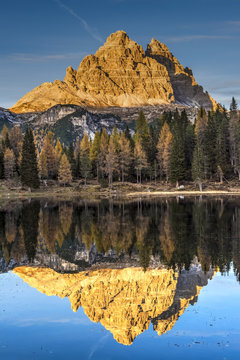 Lake d'Antorno with Tre Cime di Lavaredo mountain group reflected in its waters, Misurina, Veneto, Italy