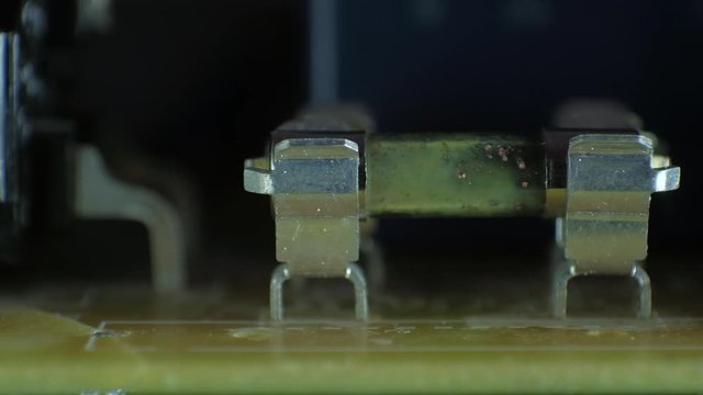 Electric fuse resistor short circuit exploding