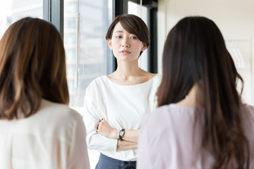 Obraz premium 説教をするOL