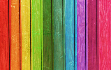 Bunte Holzwand - Regenbogenfarben