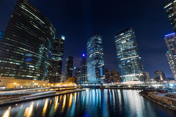 Fototapeta premium Chicago downtown illuminated view by the river