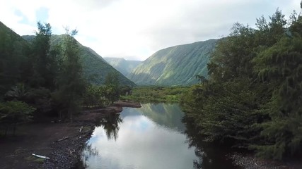 Waipio Valley Hawaii - Into the Valley