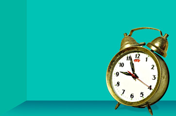 Retro clock with a Green backdrop Style Vintage