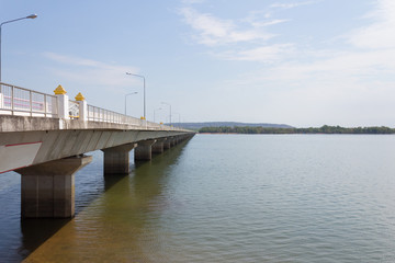Fototapeta na wymiar Thep Sada Bridge The longest river bridge in the country.