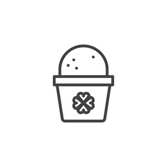 Saint Patrick's day cupcake outline icon. linear style sign for mobile concept and web design. Cupcake with clover simple line vector icon. Symbol, logo illustration. Pixel perfect vector graphics