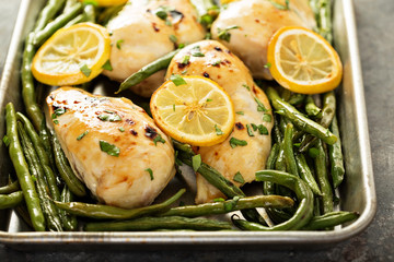 Roasted chicken breast with lemon and green beans