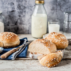 White Bread Buns with Rolled Oats