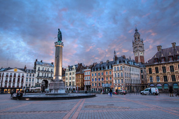 Grand place de Lille au crépuscule - 194388406