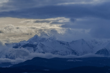 Fototapeta na wymiar zimowa panorama Tatr i Pienin 