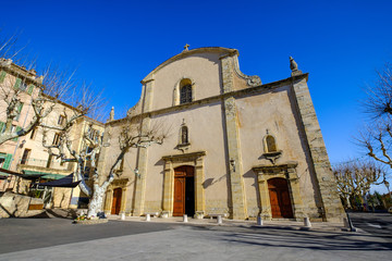 Fototapeta premium Eglise catholique de village de Fayence, Provence, France.
