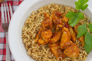 poulet et nouilles