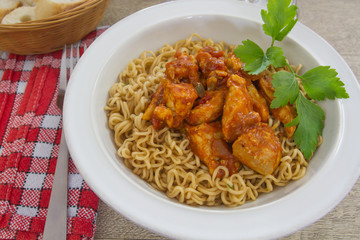 poulet et nouilles