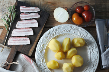 bacon with potatoes and pickled tomatoes
