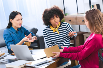 Obraz premium multiracial students having discussion while doing homework together