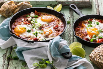 Shakshouka, Oeufs Frit à la Sauce Tomate pour un Brunch