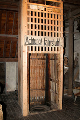 Lastenfahrstuhl in einer Mühle