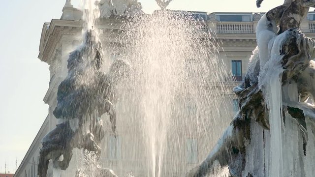 Ghiaccio a Roma - Piazza della Repubblica - Fontana delle Naiadi - Panoramica - Dettaglio