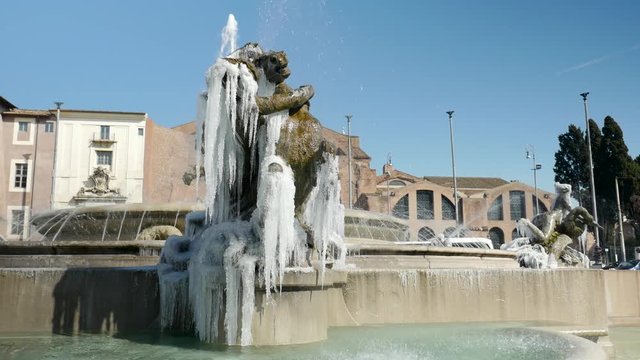 Ghiaccio a Roma - Piazza della Repubblica - Fontana delle Naiadi