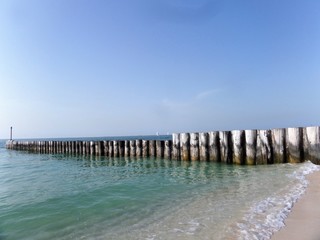 Fototapeta premium View of sailboats through a wooden barrier.