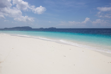 Fototapeta na wymiar the color of the sea near a beautiful atoll in raja ampat archipelago