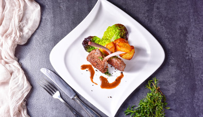 Grilled lamb chops with potatoes