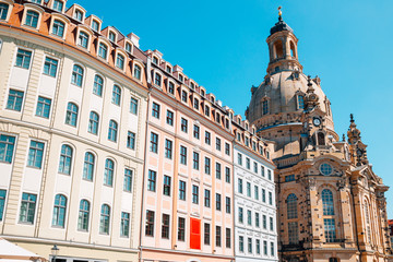 Fototapeta na wymiar Frauenkirche church and european buildings in Dresden, Germany