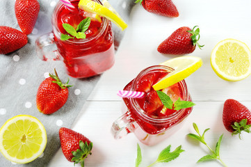 Strawberry cocktail with lemon