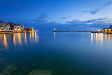 Obraz premium Architecture of Chania at night with Old Venetian port on Crete. Greece