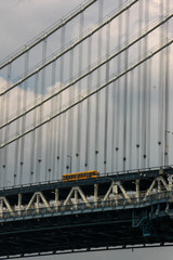 Fototapeta premium Bus on the Brooklyn Bridge