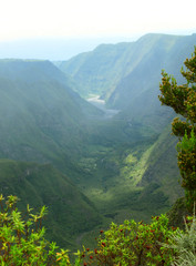 Saint Joseph / La Reunion: View over the deep caldera in which the Riviere des Remparts flows south from the slopes of the Piton des Songes to the Indian Ocean at Saint-Joseph