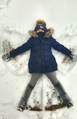 bambina nella neve