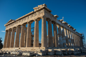 Obraz premium Parthenon temple on a bright day. Acropolis in Athens, Greece