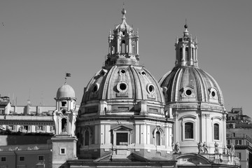 Fototapeta na wymiar monumento storico cupola chiesa centro di roma