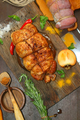 курица запечённая с ветчиной и сыром.