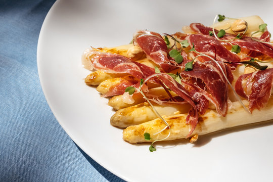 Asparagus and spanish ham