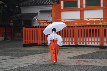 Japanese woman walking - 194482463