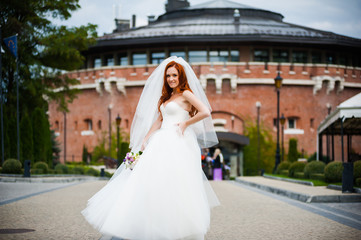 Fashion bride girl in gorgeous wedding dress with wedding bouquet of flowers